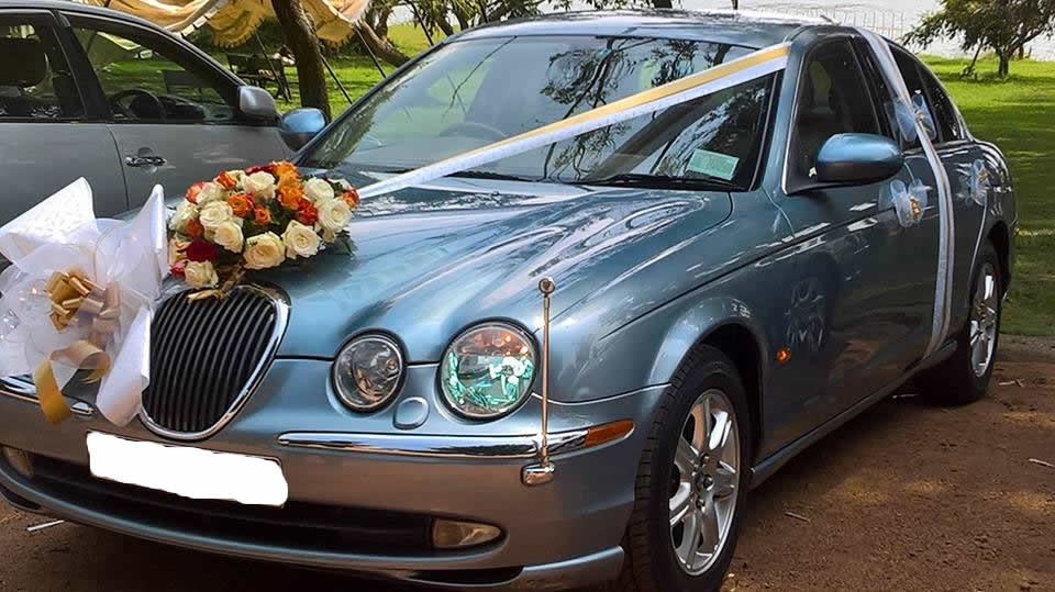 Hire a Jaguar-car for a wedding in Uganda