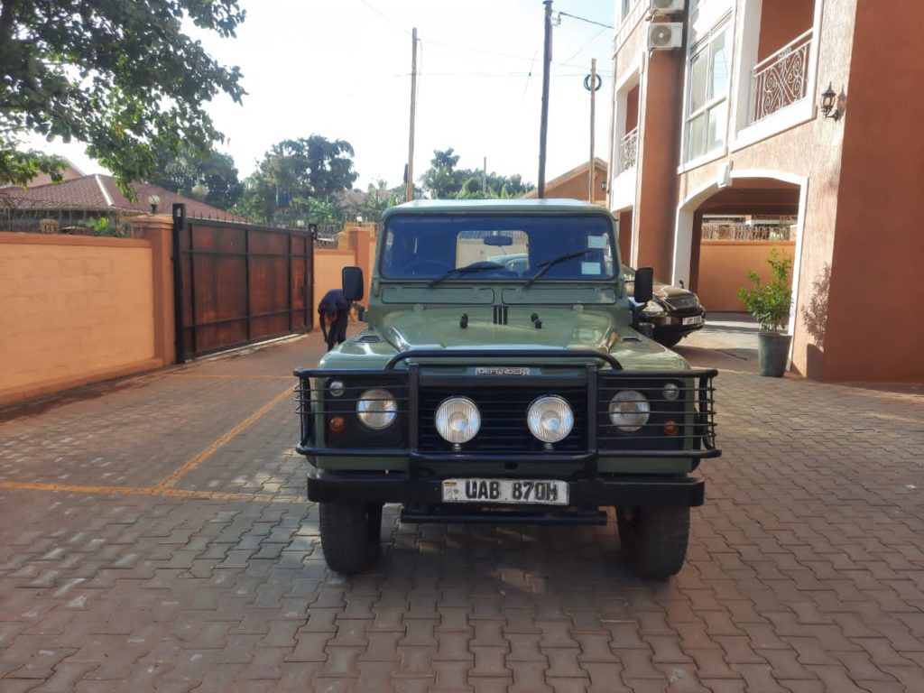 Hire a land Rover in Uganda