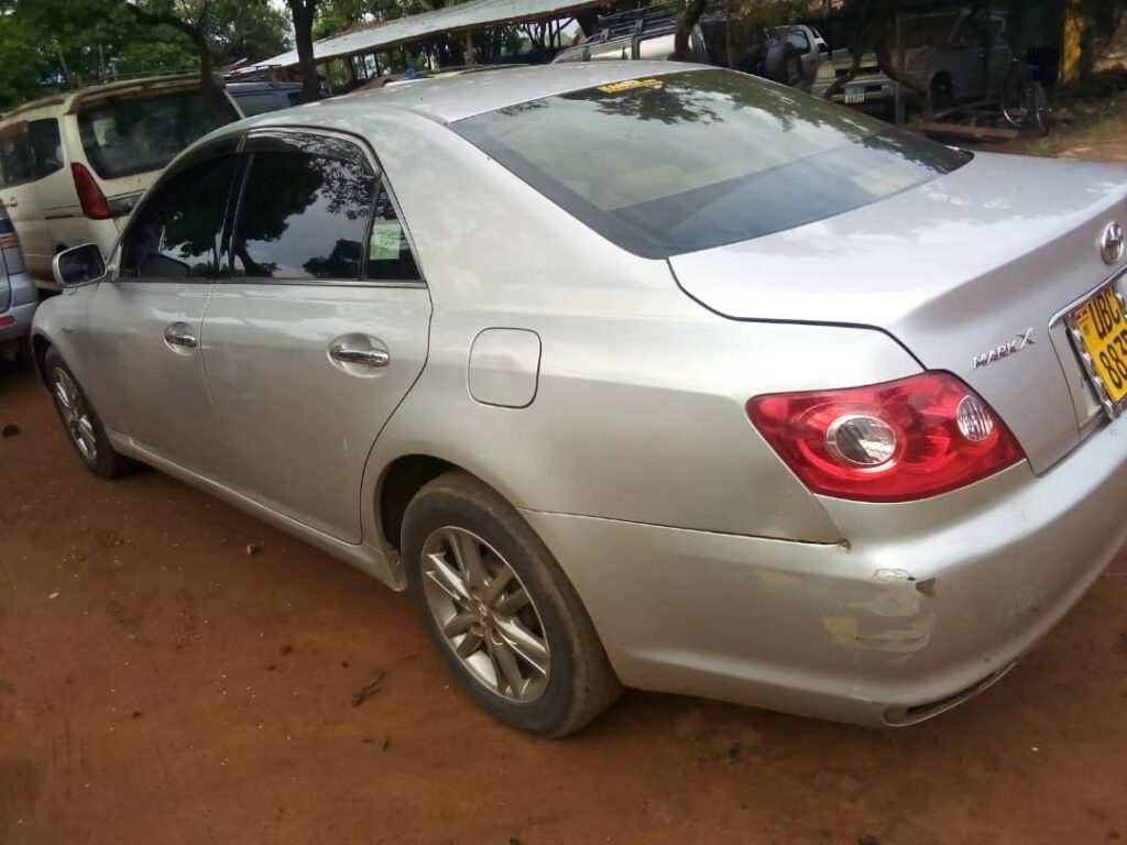 4-door saloon cars
